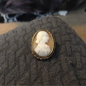 Vintage Cameo brooch